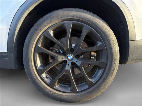 Used 2022 BMW X5 xDrive40i w/ Premium Package image 9