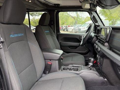 Used 2025 Jeep Wrangler Unlimited Rubicon 4xe image 18