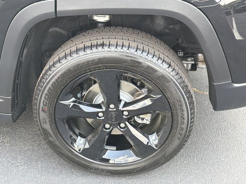 New 2026 Jeep Grand Cherokee Limited RWD image 24