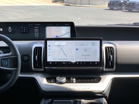 Used 2025 Ford Expedition Max Active image 31