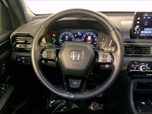 Used 2025 Honda Pilot Black Edition image 15