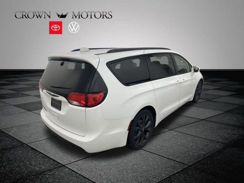 Used 2019 Chrysler Pacifica Touring-L Plus w/ S Appearance Package image 6