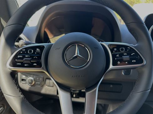 Used 2024 Mercedes-Benz Sprinter 2500 image 26