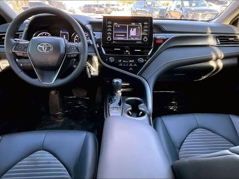 Used 2024 Toyota Camry SE image 14