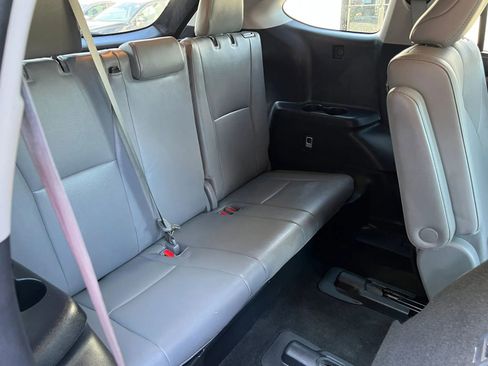 Used 2023 Toyota Highlander Limited FWD image 10