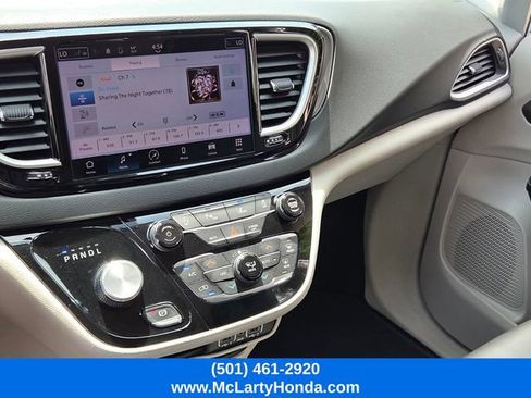 Used 2023 Chrysler Pacifica Touring-L FWD image 26