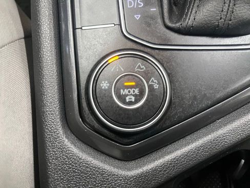 Certified 2020 Volkswagen Tiguan SE image 15