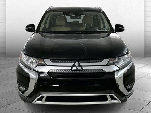 Used 2020 Mitsubishi Outlander SE image 2