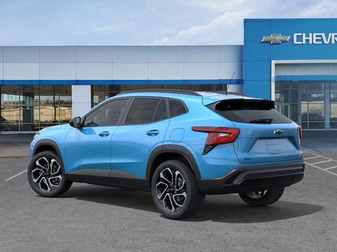 New 2026 Chevrolet Trax RS w/ Sunroof Package FWD image 3