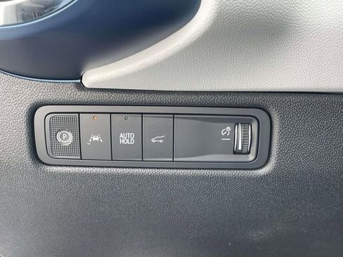 Certified 2025 Chevrolet Equinox EV LT image 23