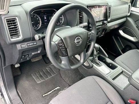 Used 2024 Nissan Frontier SV image 9