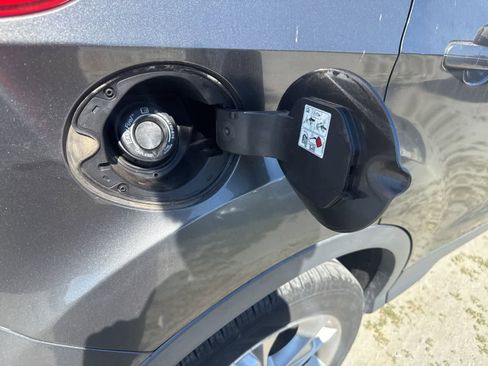 Used 2015 Ford Escape Titanium image 14