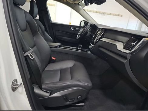 Used 2025 Volvo XC60 B5 Plus image 13
