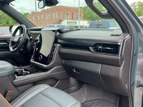 Used 2025 GMC Yukon AT4 AWD/4WD image 22