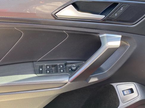 Certified 2023 Volkswagen Tiguan SE w/ Panoramic Sunroof Package image 18