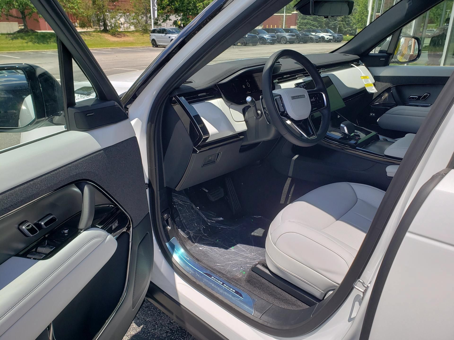 New 2026 Land Rover Range Rover Sport SE AWD/4WD image 9
