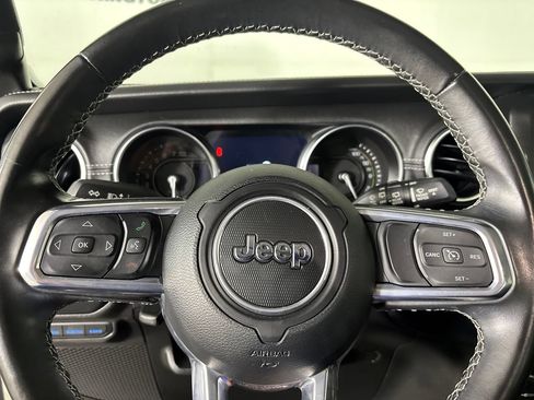 Used 2022 Jeep Wrangler Unlimited Sahara AWD/4WD image 10
