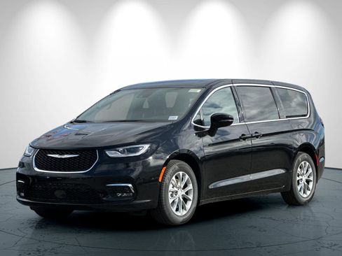 New 2026 Chrysler Pacifica Limited image 8