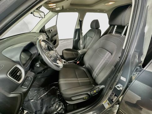 Used 2025 Hyundai Venue SEL FWD image 15