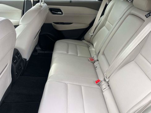 Used 2021 Nissan Rogue SL w/ Premium Package image 13