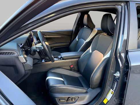 Used 2025 Toyota Camry SE FWD image 8