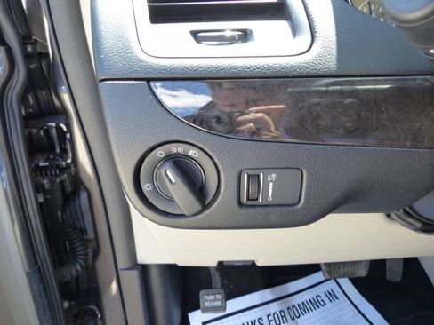 Used 2019 Dodge Grand Caravan SE w/ UConnect Hands-Free Group FWD image 19