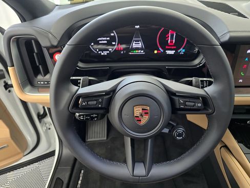 Certified 2025 Porsche Cayenne E-Hybrid Coupe AWD/4WD image 16