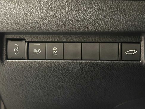 Certified 2024 Toyota Venza XLE AWD/4WD image 18