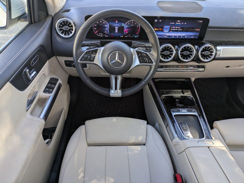 Used 2025 Mercedes-Benz GLB 250 image 14