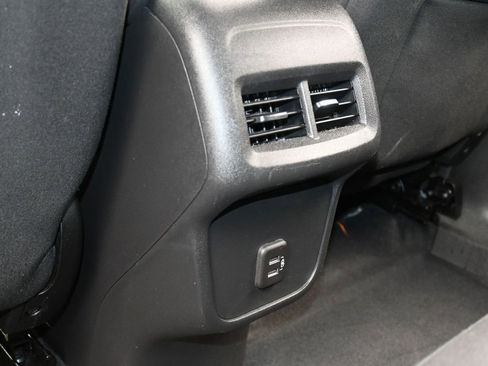 Used 2021 Chevrolet Equinox LT image 33