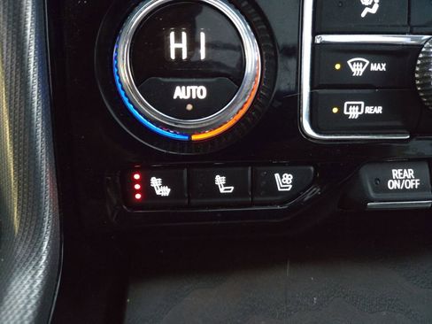 Used 2021 GMC Yukon Denali w/ Denali Premium Package image 24