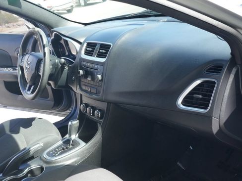 Used 2013 Dodge Avenger SE FWD image 14