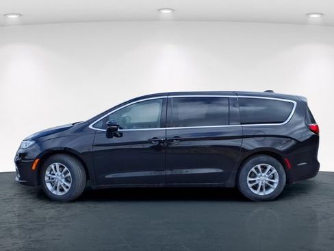 New 2026 Chrysler Pacifica Select FWD image 5