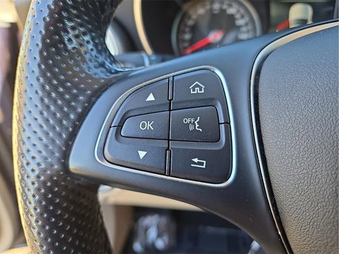 Used 2019 Mercedes-Benz GLC 300 4MATIC image 22