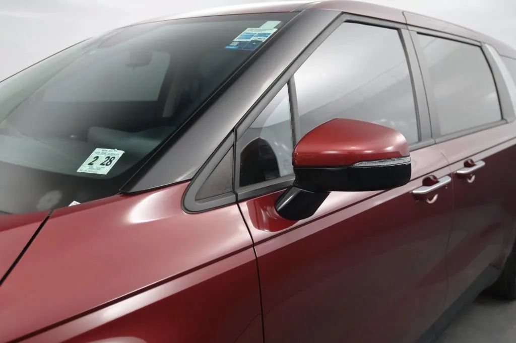 Used 2023 Kia Carnival LX FWD image 11
