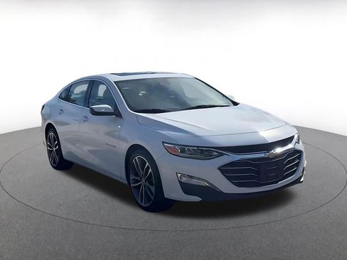 Used 2024 Chevrolet Malibu LT image 3