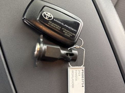 Used 2023 Toyota Highlander L image 27