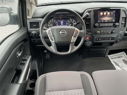Used 2024 Nissan Titan SV image 14