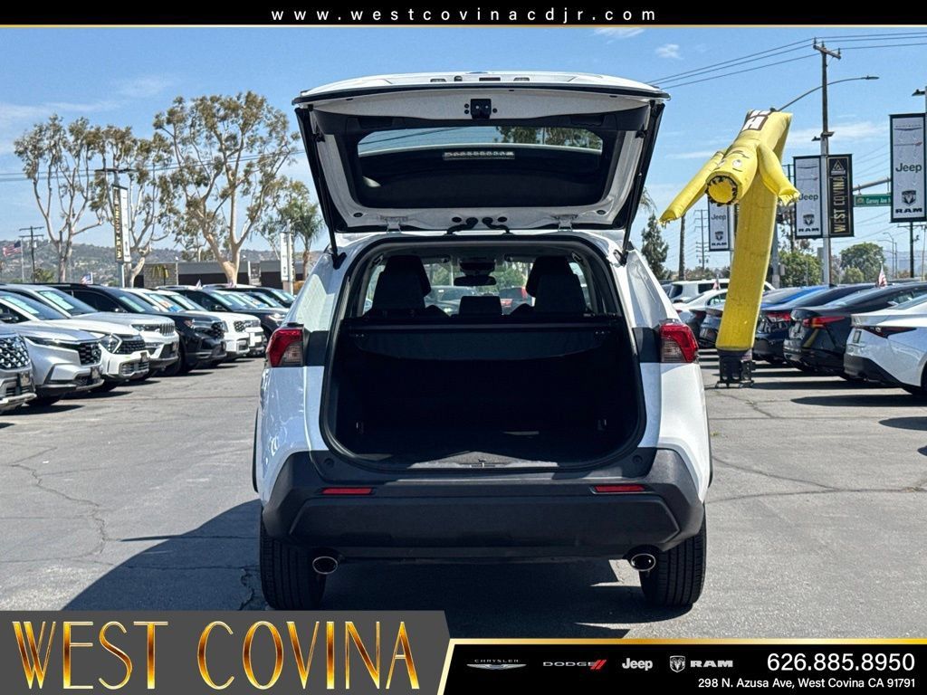 Used 2024 Toyota RAV4 XLE FWD image 16