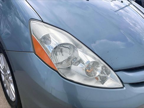Used 2010 Toyota Sienna XLE FWD image 32