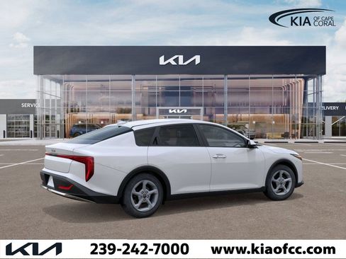 Used 2025 Kia K4 LXS image 6