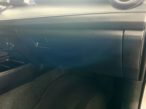 Used 2018 Toyota RAV4 LE image 33