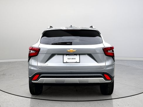 Used 2026 Chevrolet Trax LT w/ Driver Confidence Package FWD image 5