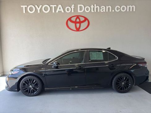 Certified 2022 Toyota Camry SE FWD image 1