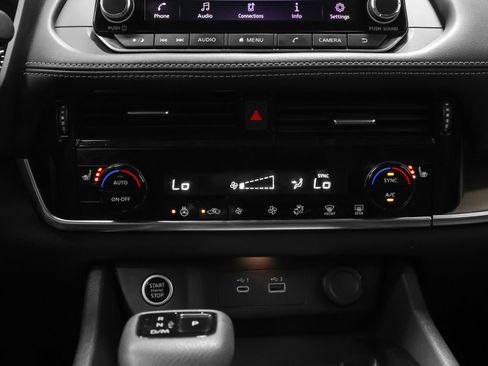 Used 2022 Nissan Rogue SV w/ SV Premium Package image 38