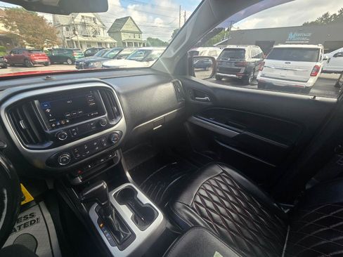 Used 2019 Chevrolet Colorado LT w/ LT Convenience Package AWD/4WD image 11