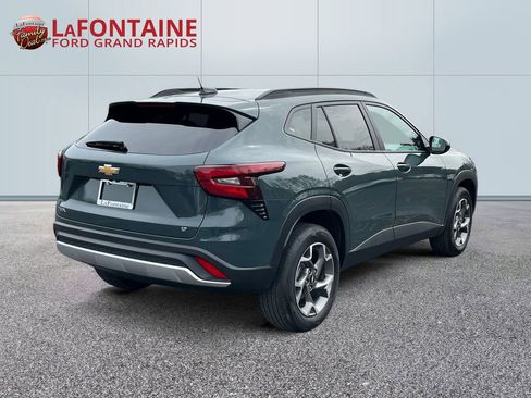 Used 2025 Chevrolet Trax LT image 7