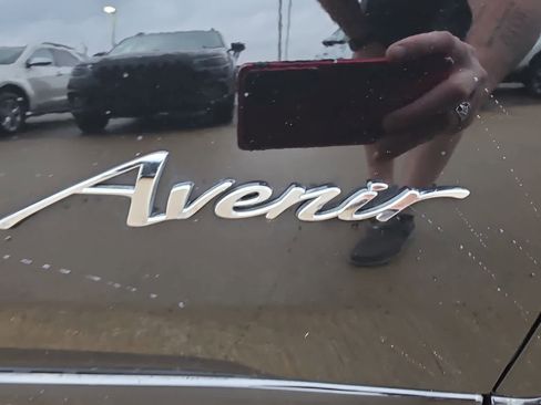 Used 2024 Buick Envista Avenir image 2