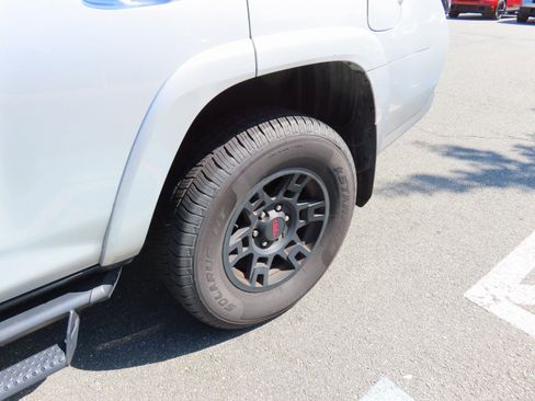 Used 2021 Toyota 4Runner Venture image 12