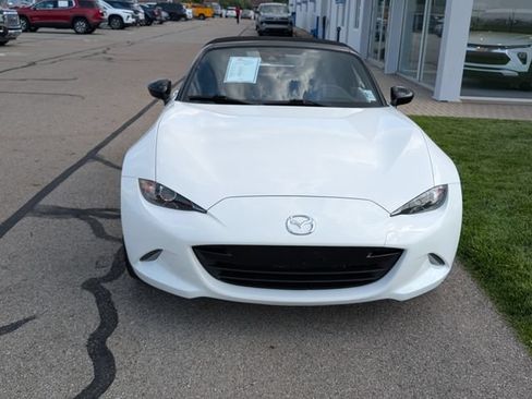 Used 2021 MAZDA MX-5 Miata Club RWD image 3